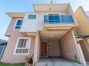 Casa em condominio em rua tranquila e com quintal
