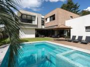 Casa em condomínio em São João ARYA1