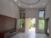 Casa em condominio equipada e com excelente acabamento