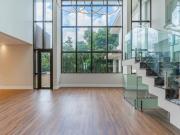 Casa em condomínio fechado, 05 suítes, piscina, 08...