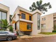 Casa em Condomínio fechado com 03 Suítes, 04 Vagas no...