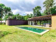 Casa em Condomínio fechado com 05 suites e 734m² de área...