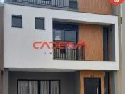 Casa em condomínio fechado com 3 suítes e 2 vagas à...