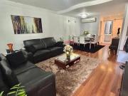 Casa em condomínio fechado com 3 suítes e 4 vagas no Jd....