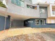 Casa em condomínio fechado com 3 suítes e piscina à...