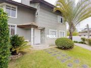 Casa em condomínio fechado com 3 suítes e piscina à...