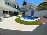 Casa em condomínio fechado com 5 suítes, piscina e area...