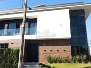 Casa em Condominio Fechado com elevador e ampla ga