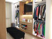 Casa em Condominio Fechado com elevador e ampla garagem...