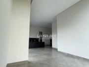 Casa em condomínio fechado com quatro suítes, sala em...