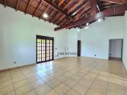 Casa em condomínio fechado de alto padrão em excelente...