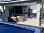 Casa em Condomínio Fechado estilo sobrado de alto padrão...