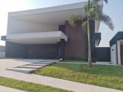 CASA EM CONDOMINIO FECHADO – FAZENDA SANTA LÚCIA