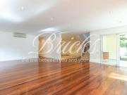 Casa em Condomínio Fechado no Alto da Boa Vista com 4...