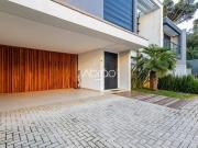 Casa em Condomínio mobiliada à venda em Santa Felicidade...