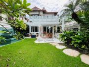 Casa em condomínio na Avenida da Praia