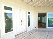 Casa em condomínio na Granja Viana!