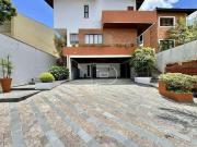 Casa em condomínio na Granja Viana!