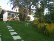 Casa em condomínio na Granja Viana!