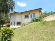 Casa em condomínio na Granja Viana!