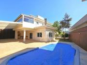 Casa em condomínio na Granja Viana!