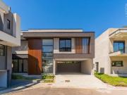 Casa em Condominio no Bosque Tramontin, 03 Suítes, 04...