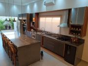 Casa em condomínio no Condomínio La Dolce Vitta, de 3...