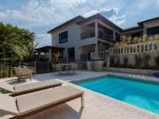 Casa em condomínio para venda com 5 quartos, 577m²