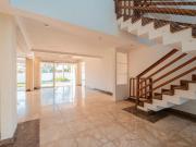 Casa em condomínio para venda com 6 quartos, sendo 4...