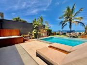 Casa em condominio pe na areia na praia de Camburi