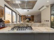 Casa em condominio prox Barigui, 266 m por R...