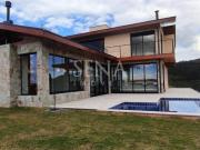 Casa Em Condomínio / Venda