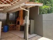 Casa em Cotia com 4 quartos e 2 vagas de garagem