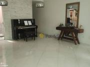 Casa com 3 dormitórios à venda, 237 m² por R$...
