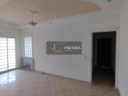 Casa em lote de 360m². Oportunidade