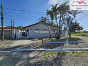 CASA EM LOTE INTEIRO COM PISCINA LADO PRAIA COM 03...