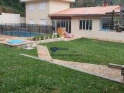 Casa em Mantiqueira, Mairiporã/SP de 200m² 3 quartos à... Casa em Mantiqueira, Mairiporã/SP de 200m² 3 quartos à...