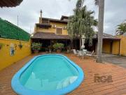 Casa em Porto Alegre, no bairro Guarujá, com 3...