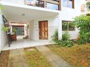 Casa em Porto Alegre, no bairro Hípica, com 3 dormitório...