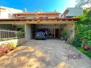 Casa em Porto Alegre, no bairro Ipanema, com 3...