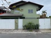 Casa em Praia dos Amores, Balneário Camboriú/SC de 240m²...