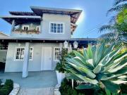 Casa em Praia dos Amores, Balneário Camboriú/SC de 376m²...