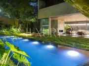 Casa em Rua Fechada com 4 quartos sendo 4 suítes à venda...