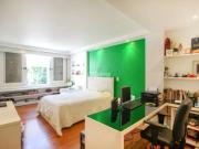 Casa, em rua tranquila, com ampla área externa