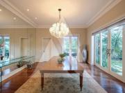 Casa em Rua Tranquila do Jardim Guedala