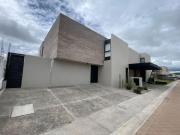 CASA EMIRATOS EN VENTA Y RENTA EN LOMAS DEL CAMPANARIO