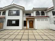 Casa empresarial 2 pisos, 40 puestos, 7 oficinas, 12...