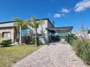 Casa en 1 planta en Barrio Lagos de Canning de 3...