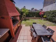 Casa en 2 plantas 4 dormitorios 2 cocheras Jardín con...