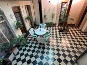 CASA EN 2 PLTAS C/ PATIO Y TERRAZA 260 M2